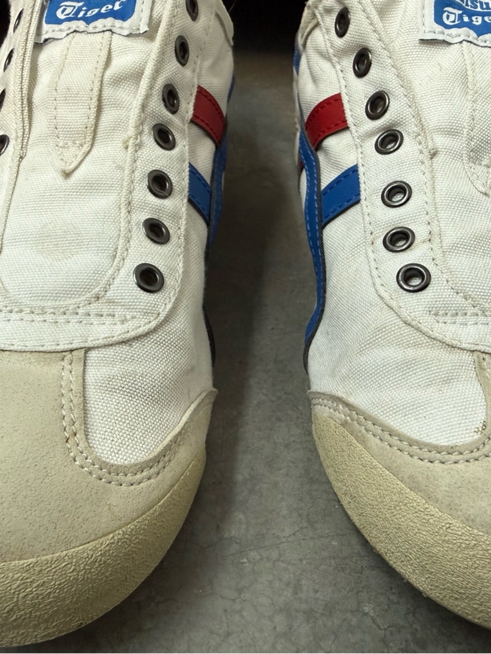 Onitsuka Tiger Beige Slip-On Sneakers with Red Logo - Picture 4 of 9
